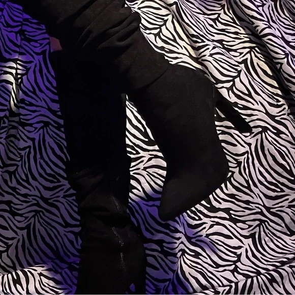 Elegant Slim Black Women's Boots (Size 7.5) - Picture 2 of 2